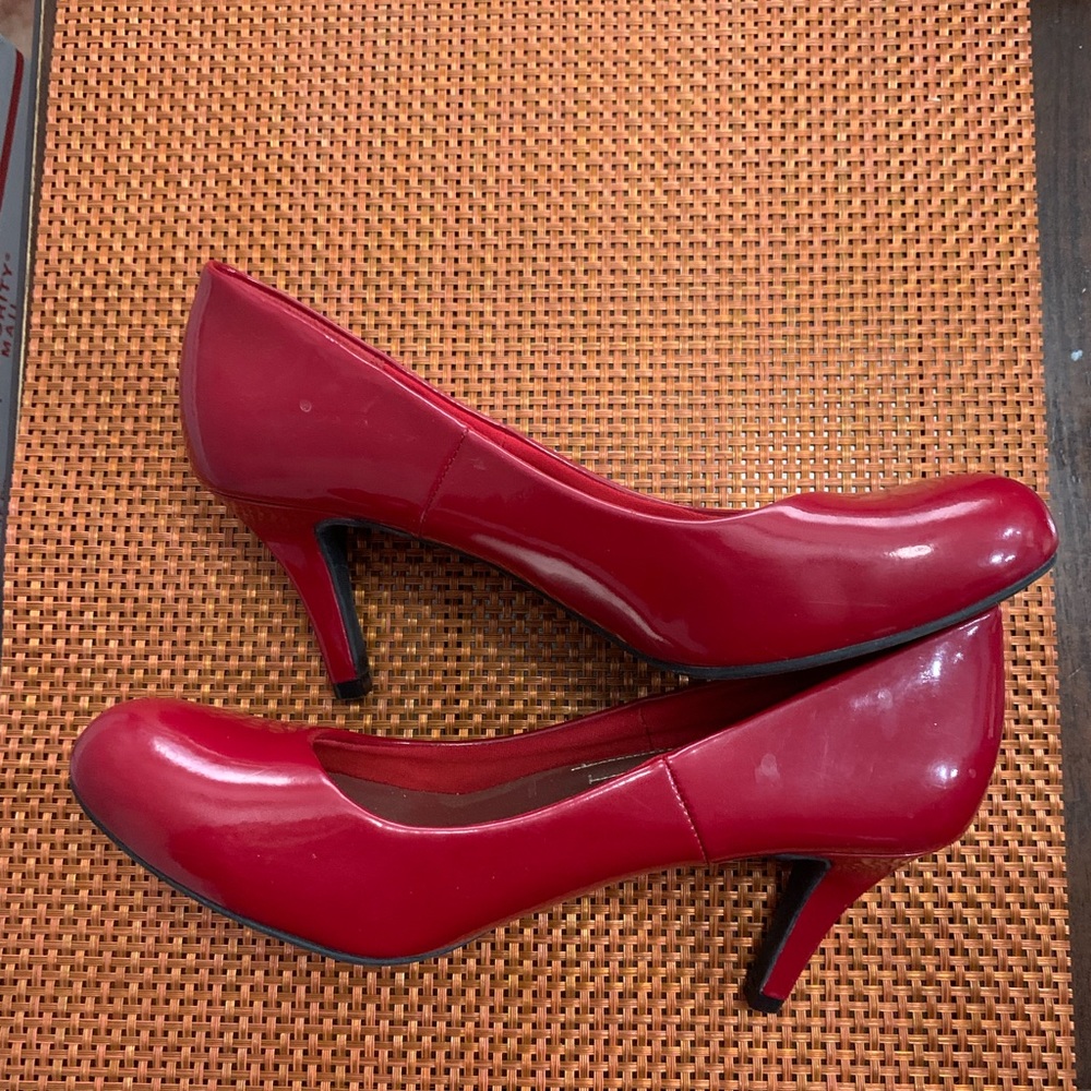 Predictions Red Patent Leather Mid Heel Pumps